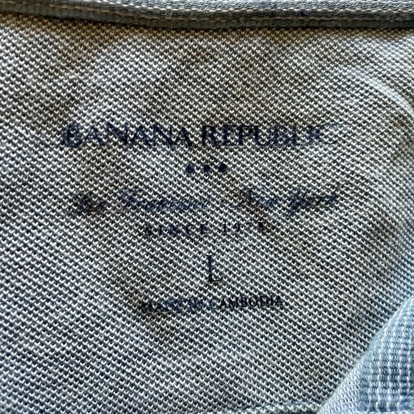 Banana Republic polo shirt (L, but fits like M) - wore just once - Picture 3 of 3
